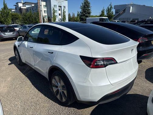 Pearl White Multi-Coat 2023 Tesla Model Y Long Range Dual Motor All-Wheel Drive