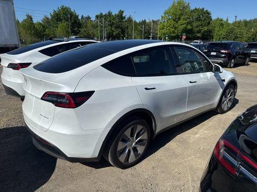 Pearl White Multi-Coat 2023 Tesla Model Y Long Range Dual Motor All-Wheel Drive