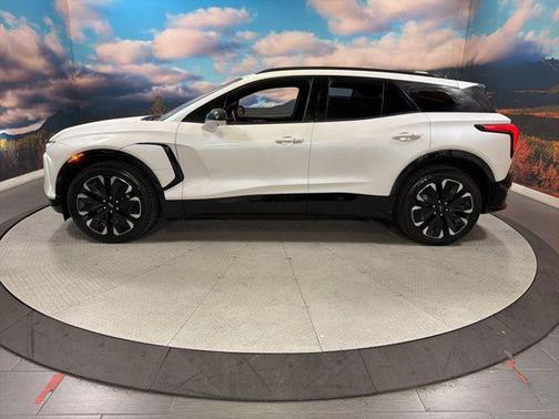 Iridescent Pearl Tricoat 2024 Chevrolet Blazer EV eAWD RS