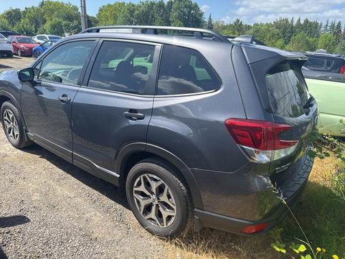 Magnetite Gray Metallic 2023 Subaru Forester Premium