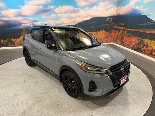 Super Black 2022 Nissan Kicks SR