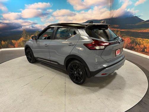 Super Black 2022 Nissan Kicks SR