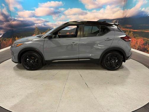 Super Black 2022 Nissan Kicks SR