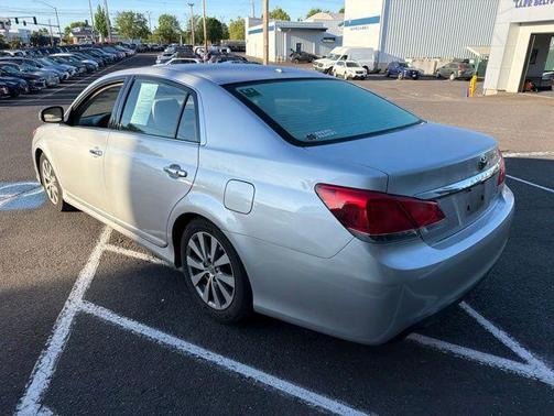 Classic Silver Metallic 2011 Toyota Avalon Limited