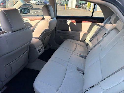 Classic Silver Metallic 2011 Toyota Avalon Limited