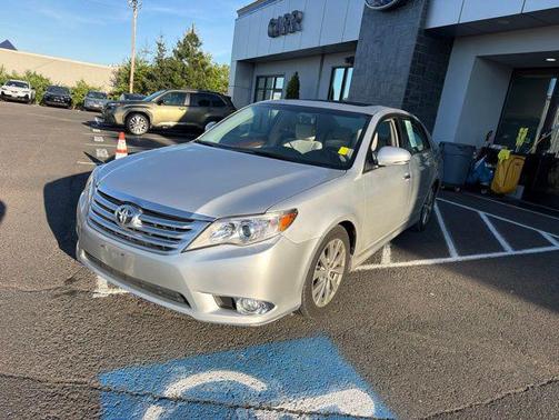 Classic Silver Metallic 2011 Toyota Avalon Limited