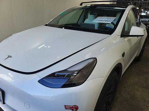 Pearl White Multi-Coat 2023 Tesla Model Y Long Range Dual Motor All-Wheel Drive