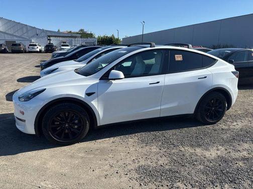Pearl White Multi-Coat 2023 Tesla Model Y Long Range Dual Motor All-Wheel Drive
