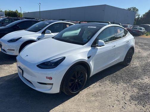 Pearl White Multi-Coat 2023 Tesla Model Y Long Range Dual Motor All-Wheel Drive