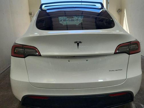Pearl White Multi-Coat 2023 Tesla Model Y Long Range Dual Motor All-Wheel Drive
