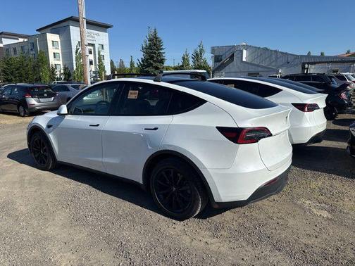 Pearl White Multi-Coat 2023 Tesla Model Y Long Range Dual Motor All-Wheel Drive