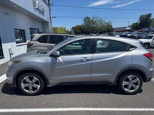 Lunar Silver Metallic 2017 Honda HR-V LX