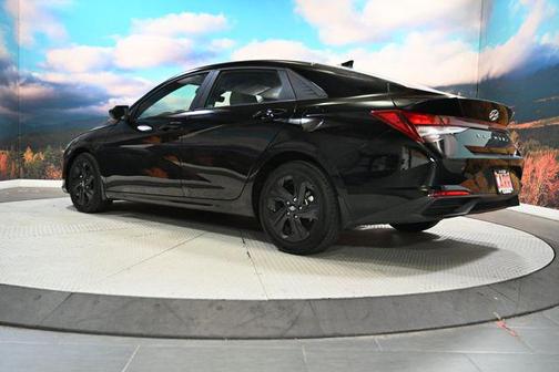 Phantom Black 2022 Hyundai ELANTRA SEL