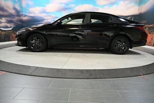 Phantom Black 2022 Hyundai ELANTRA SEL