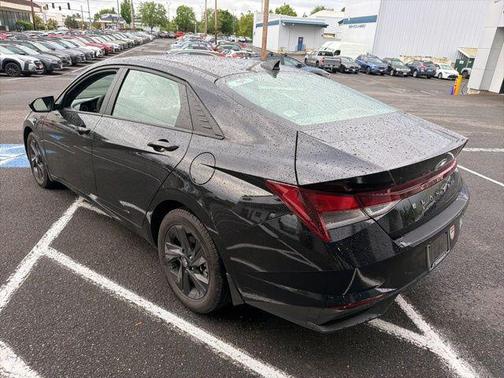 Phantom Black 2022 Hyundai ELANTRA SEL