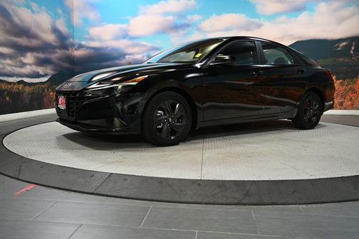 Phantom Black 2022 Hyundai ELANTRA SEL