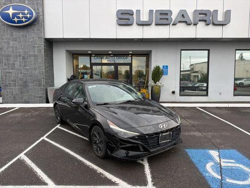 Phantom Black 2022 Hyundai ELANTRA SEL