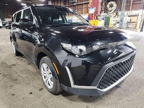 Fusion Black 2025 Kia Soul LX