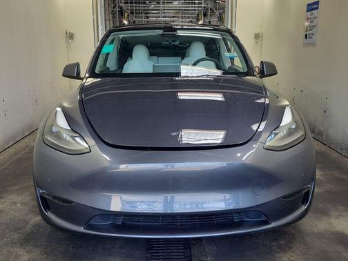 Midnight Silver Metallic 2022 Tesla Model Y Performance Dual Motor All-Wheel Drive