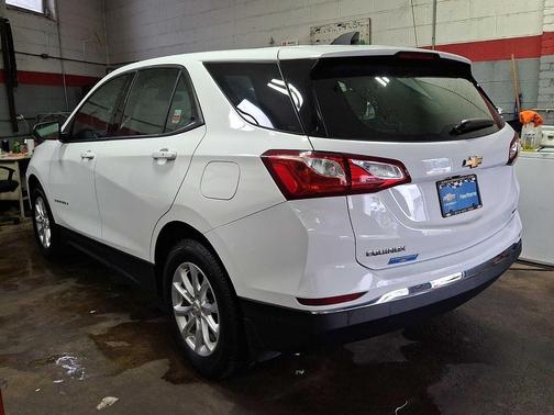 Summit White 2018 Chevrolet Equinox LS