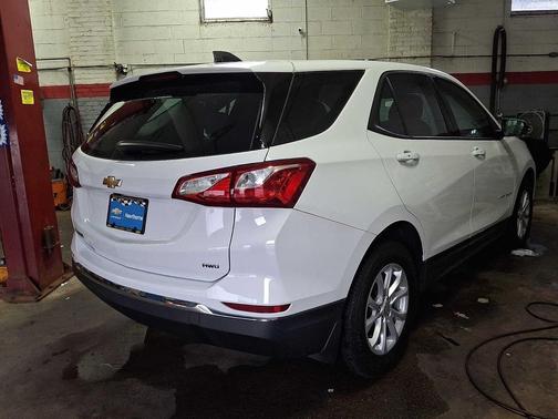 Summit White 2018 Chevrolet Equinox LS