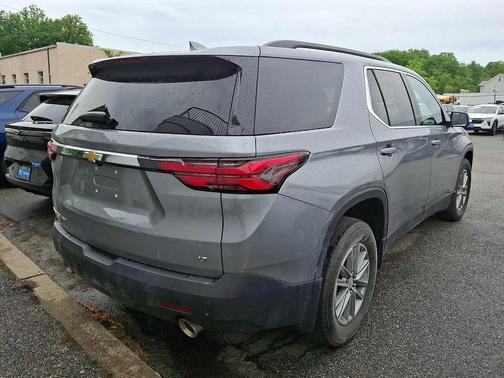 Sterling Gray Metallic 2023 Chevrolet Traverse LT Cloth