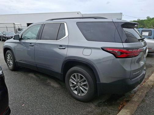 Sterling Gray Metallic 2023 Chevrolet Traverse LT Cloth