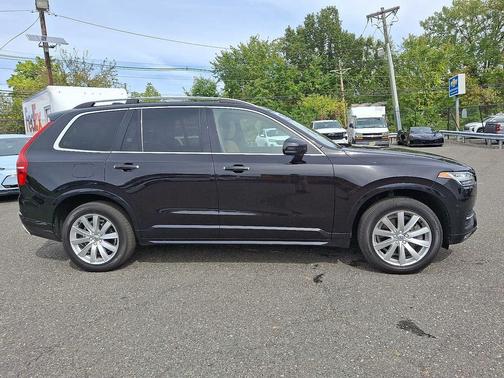 2016 Volvo XC90 T6 Momentum