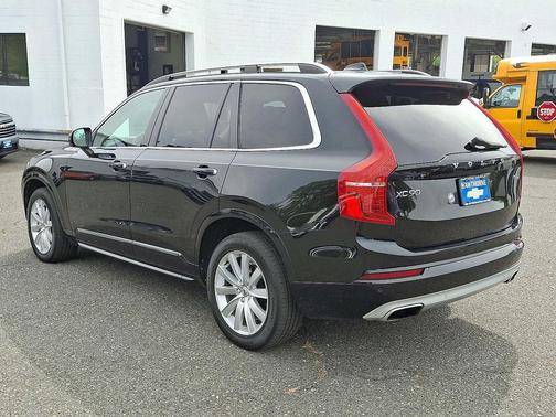 2016 Volvo XC90 T6 Momentum