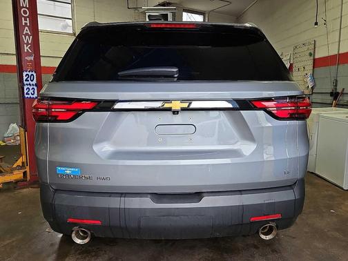 Sterling Gray Metallic 2023 Chevrolet Traverse LT Cloth