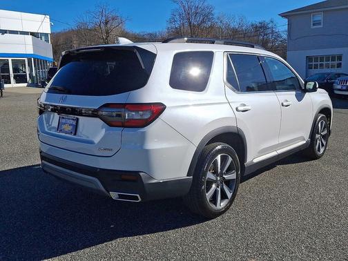 2023 Honda Pilot Touring 8-Passenger