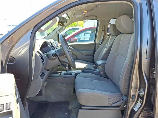 Gun Metallic 2017 Nissan Frontier SV