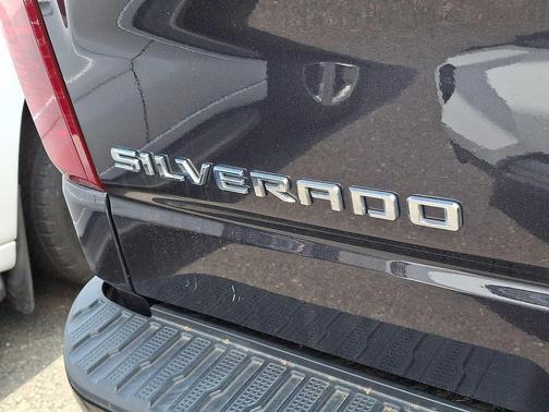Dark Ash Metallic 2022 Chevrolet Silverado 1500 Custom Trail Boss