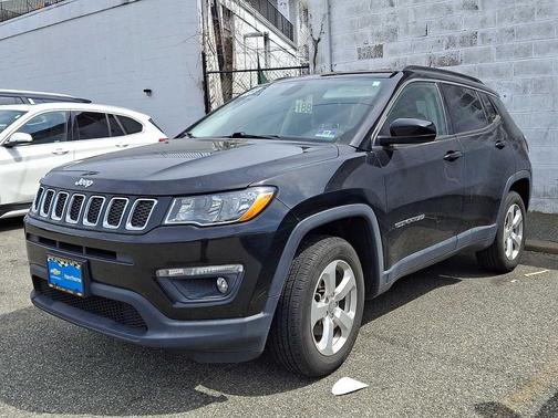 Diamond Black Crystal Pearlcoat 2019 Jeep Compass Latitude