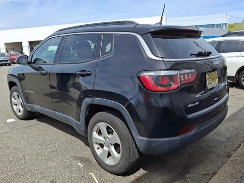 Diamond Black Crystal Pearlcoat 2019 Jeep Compass Latitude