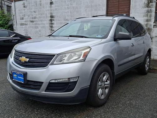 Silver Ice Metallic 2015 Chevrolet Traverse LS
