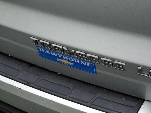Silver Ice Metallic 2015 Chevrolet Traverse LS
