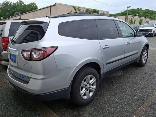 Silver Ice Metallic 2015 Chevrolet Traverse LS