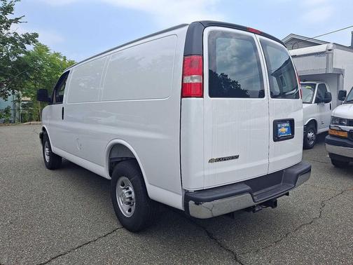 2025 Chevrolet Express 2500 RWD 2500 Regular Wheelbase WT