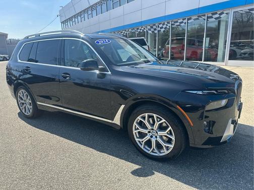 Black Sapphire Metallic 2024 BMW X7 xDrive40i