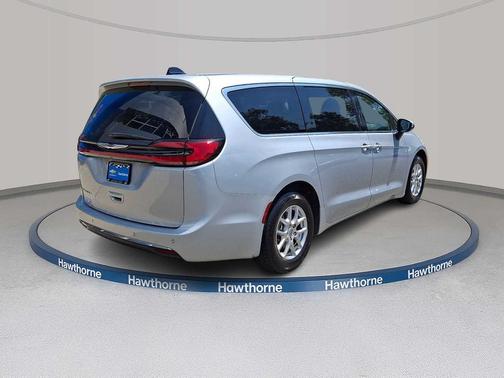 Silver Mist Clearcoat 2023 Chrysler Pacifica Touring L