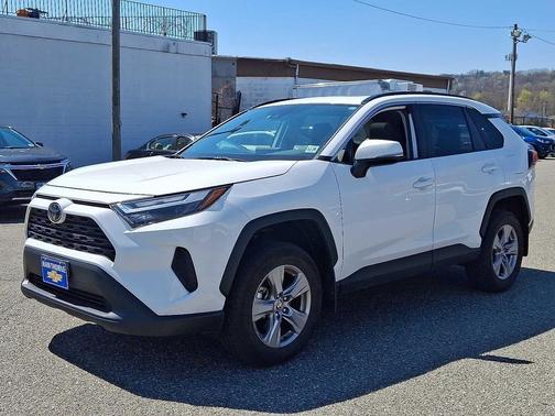 Ice Cap 2025 Toyota RAV4 XLE