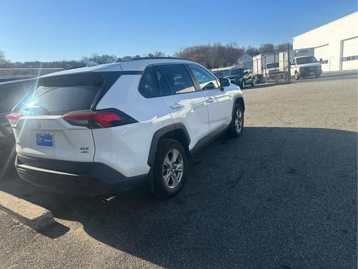 Ice Cap 2025 Toyota RAV4 XLE