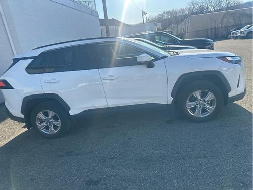 Ice Cap 2025 Toyota RAV4 XLE