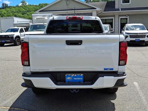 Summit White 2026 Chevrolet Colorado LT