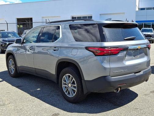 Sterling Gray Metallic 2023 Chevrolet Traverse LT Cloth