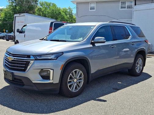 Sterling Gray Metallic 2023 Chevrolet Traverse LT Cloth