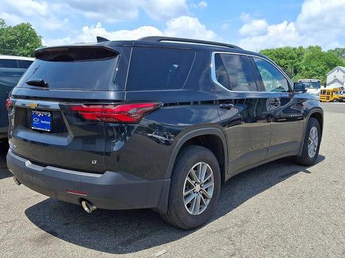 Mosaic Black Metallic 2023 Chevrolet Traverse LT Cloth