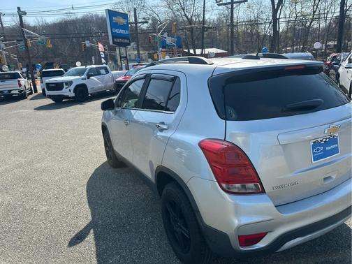 Silver Ice Metallic 2017 Chevrolet Trax LT