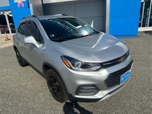 Silver Ice Metallic 2017 Chevrolet Trax LT